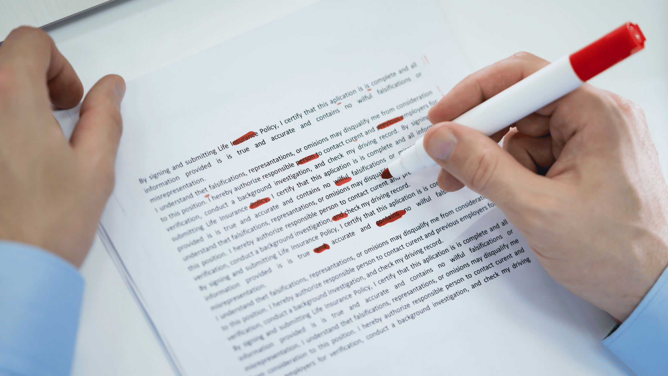 有価証券届出書の様式はどれを選ぶ？通常方式・組込方式・参照方式の違いとスモールキャップ企業が陥りやすい落とし穴のイメージ